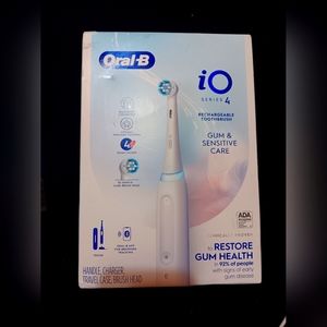 Oral-b iO series 4 rechargeable electric toothbrush (white) NWT